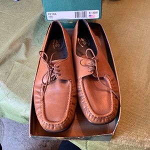 SAS Tan Petra Lace Up Loafers 8 1/2 WW